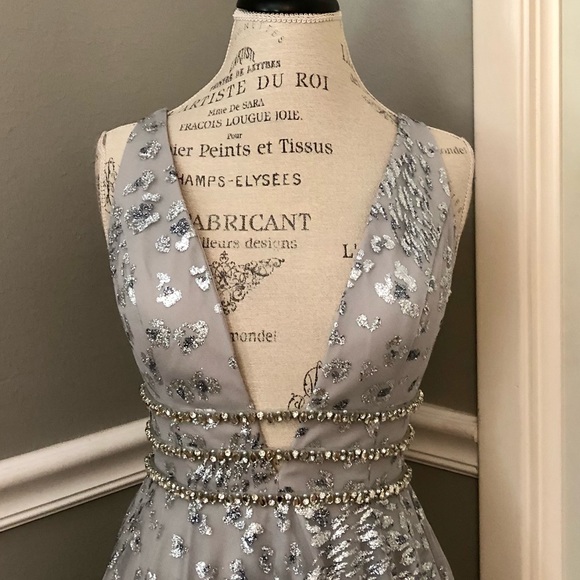 NEW JOVANI JVN SZ 2 SILVER JEWELED DEEP V FORMAL EVENING GOWN - Picture 3 of 16